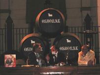 En las Bodegas de “Osborne”, en El Puerto de Santa María (Andalucía, España), con Fernando Gago –Alcalde- y el Dr. Rafael Herrera