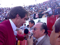 Con el Maestro Pablo Hermoso de Mendoza, en la Plaza “La Luz”, de León (Guanajuato, México)